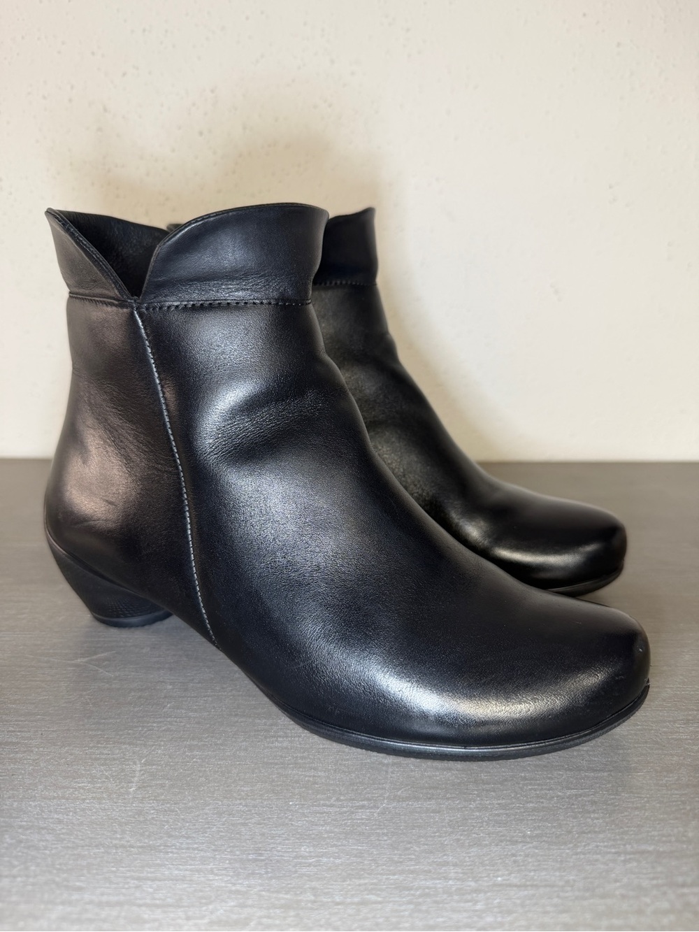 Ecco Sculptured Folded Ankle Cuff Black Soft Leather Boots EU 37 US 6